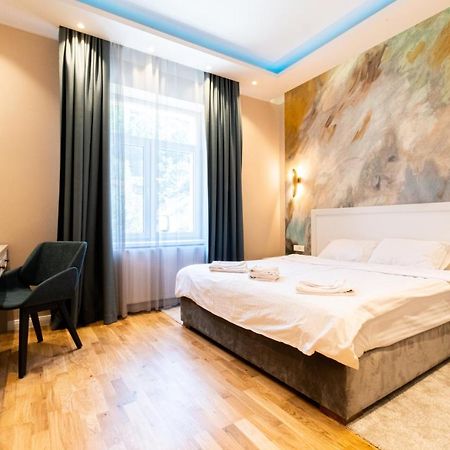 Black Gate - Quiet Studio In The Heart Of Old Town With Free Private Secured Parking Брашов Экстерьер фото