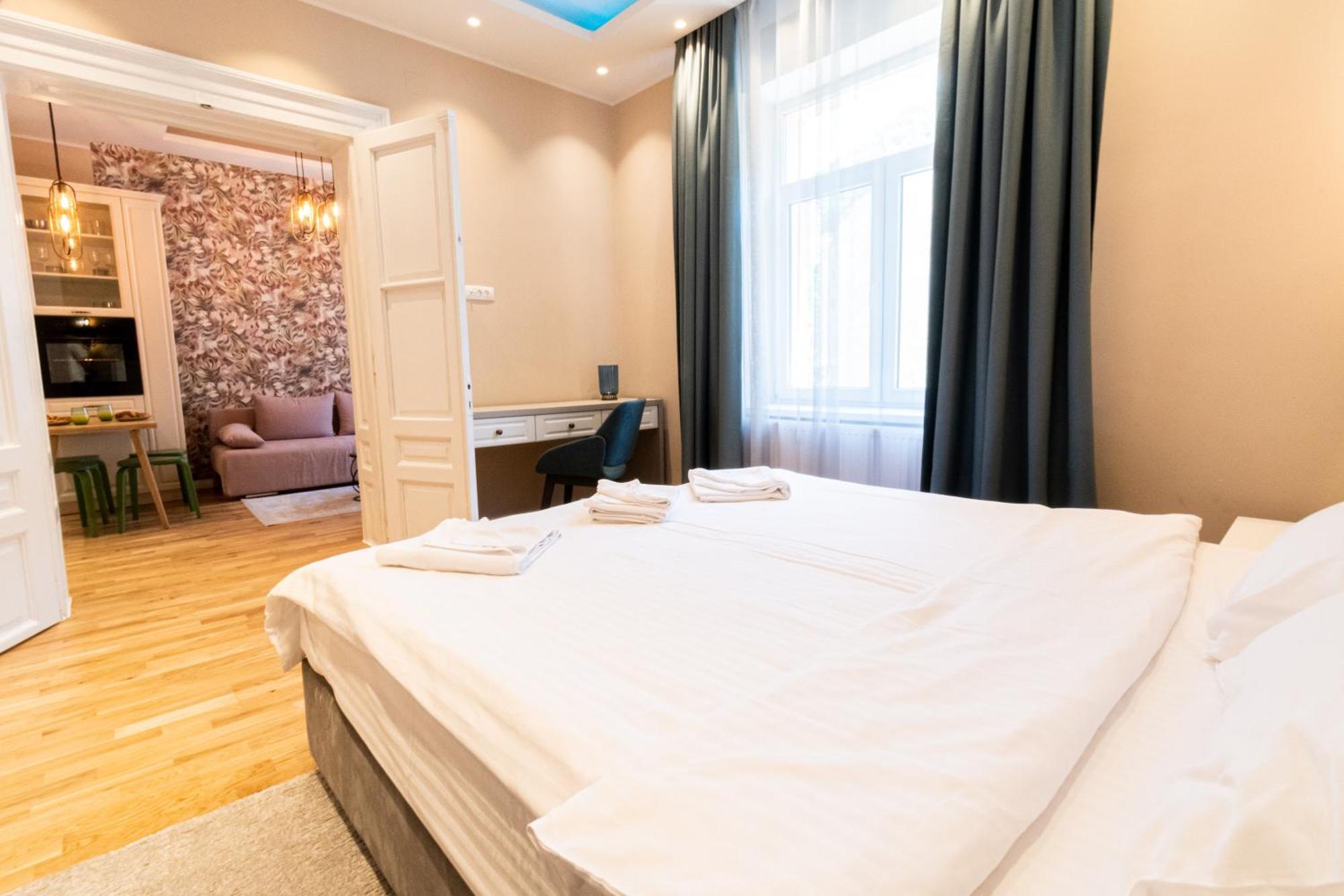 Black Gate - Quiet Studio In The Heart Of Old Town With Free Private Secured Parking Брашов Экстерьер фото