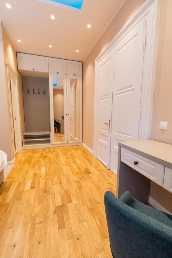 Black Gate - Quiet Studio In The Heart Of Old Town With Free Private Secured Parking Брашов Экстерьер фото